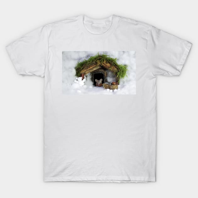 Christmouse  christmas mouse in a  snow house T-Shirt by Simon-dell